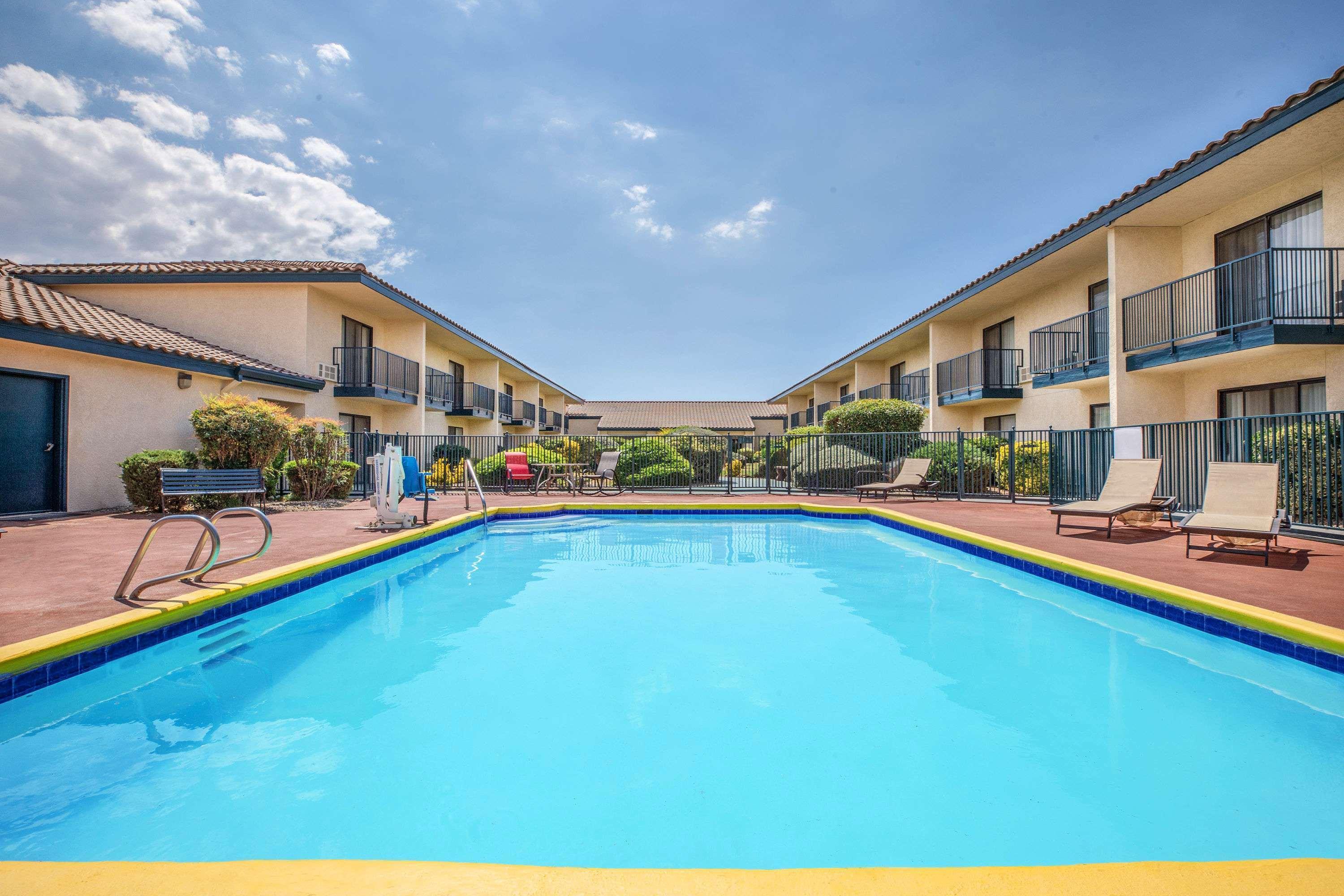 Hotel Baymont By Wyndham Tehachapi Extérieur photo